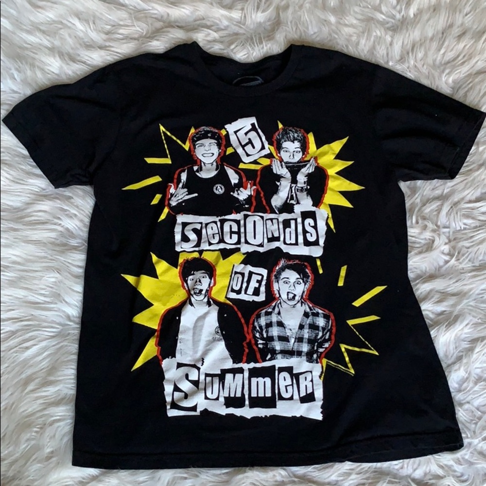 ⭐️3 for 20⭐️ 5 Seconds of Summer T-Shirt